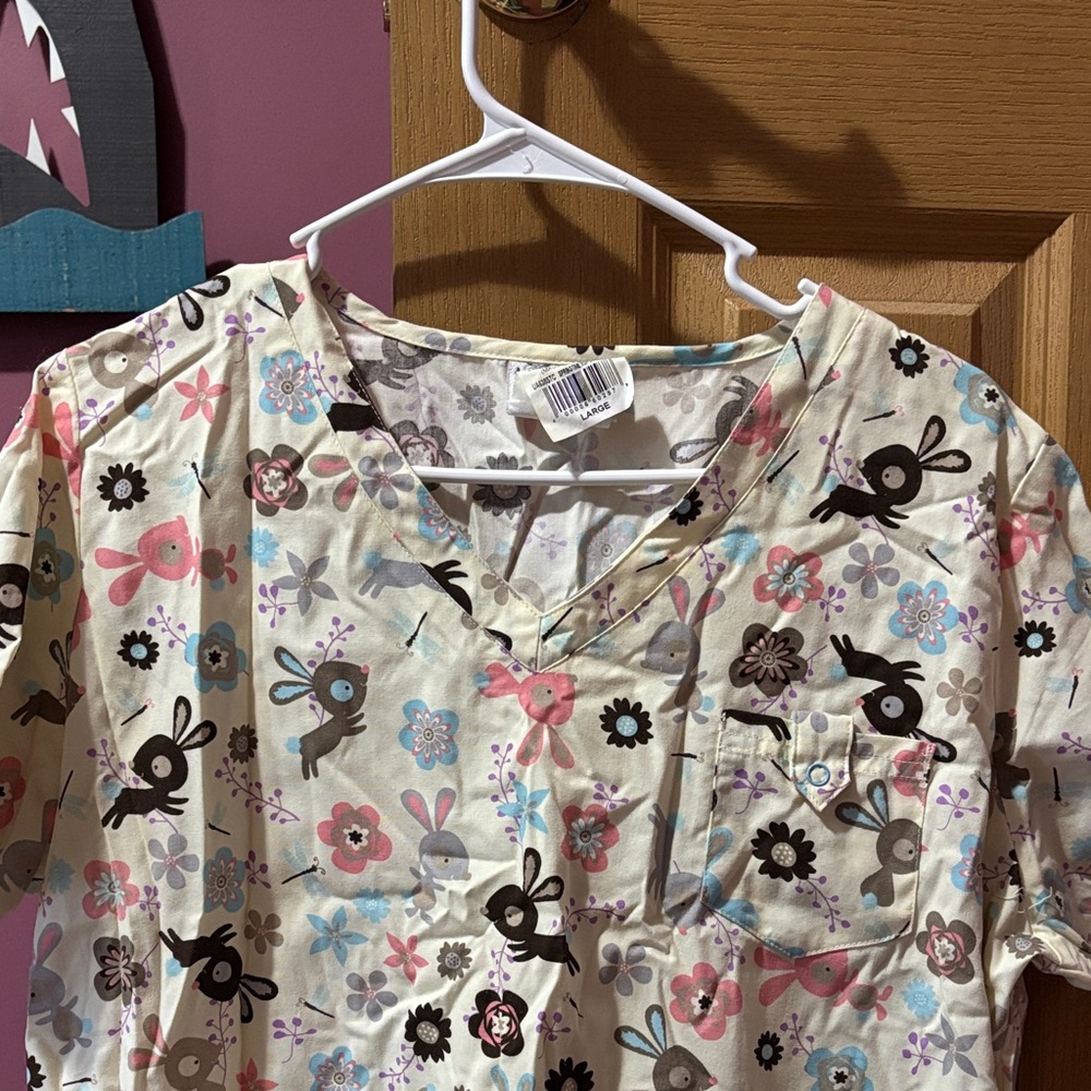 Floral bunny Print Scrub Top
